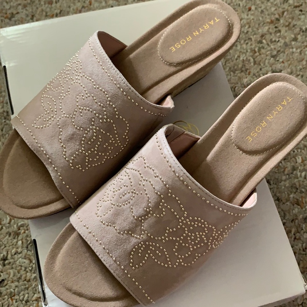 New in box Taryn Rose Harriet Suede Sandals